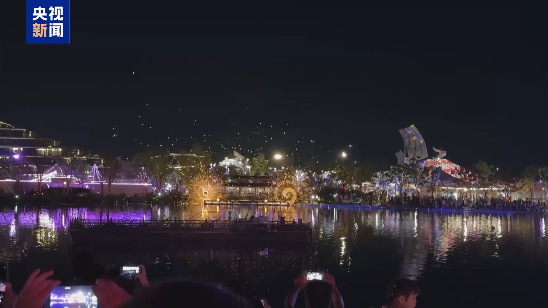 为一场球赴一座城 足球带来可触摸、可收藏的快乐