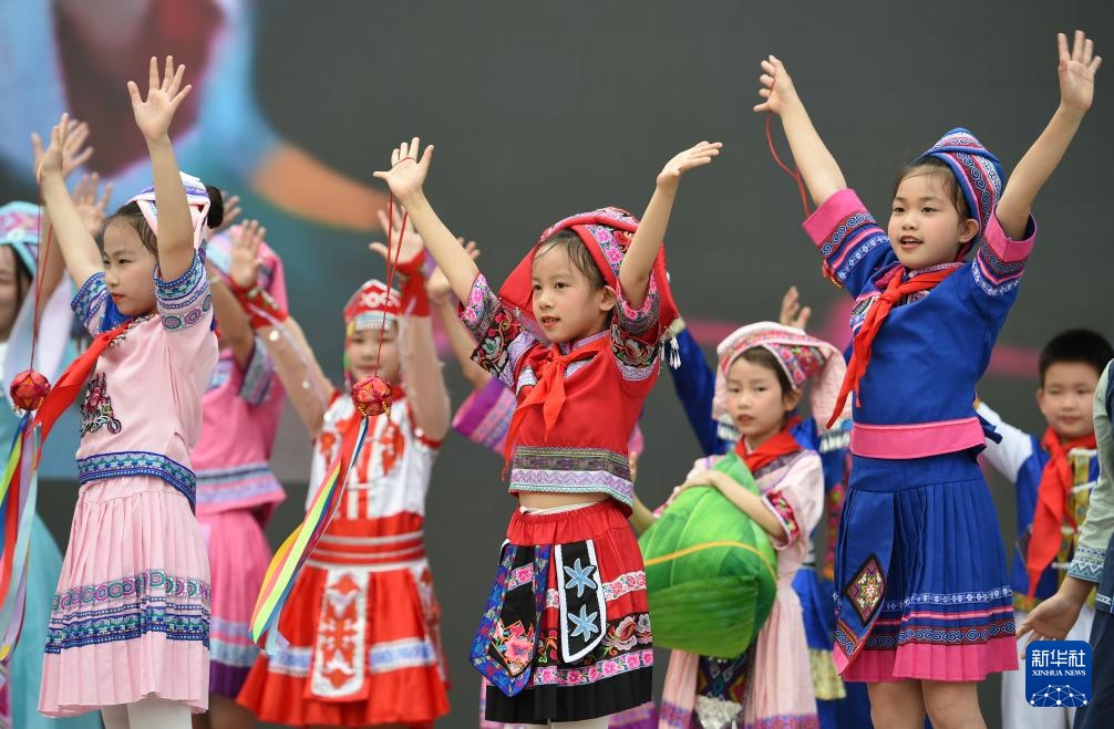 广西南宁:校园喜迎“三月三” 广西南宁:校园喜迎“三月三”