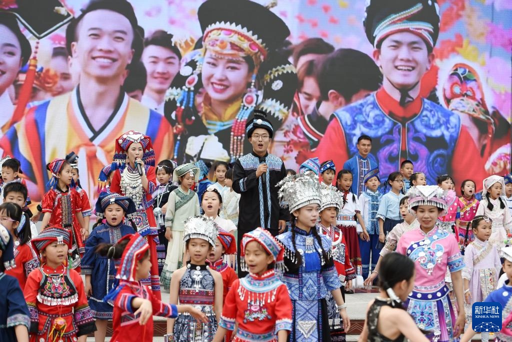 广西南宁:校园喜迎“三月三” 广西南宁:校园喜迎“三月三”