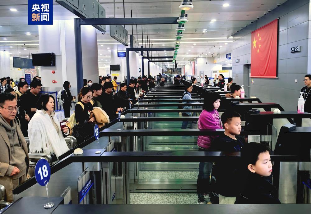 上海浦东国际机场口岸今年出入境人员突破1000万人次