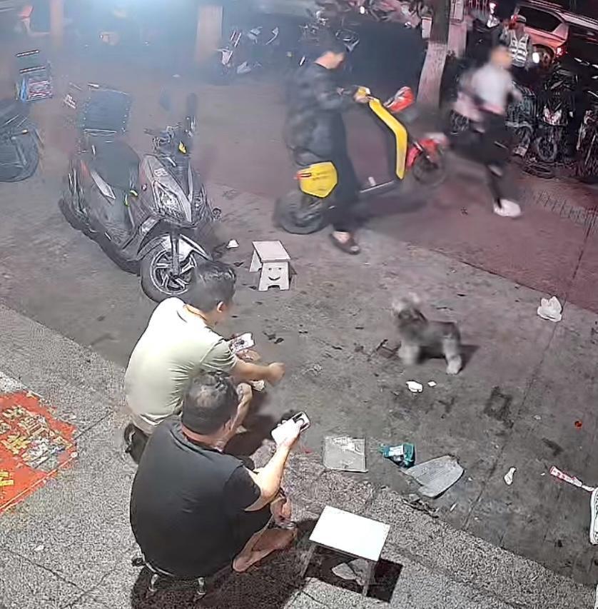 “我爱翘车头！”话音刚落，永州交警“再翘一个我看看”，当事人：没戴头盔被罚20元