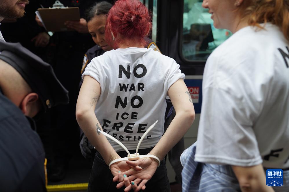 纽约民众举行抗议活动 纽约民众举行抗议活动