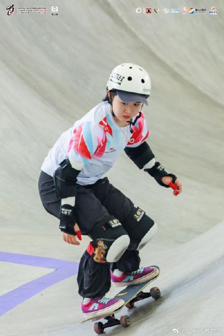 祝贺！青岛12岁滑板小将亚锦赛夺金