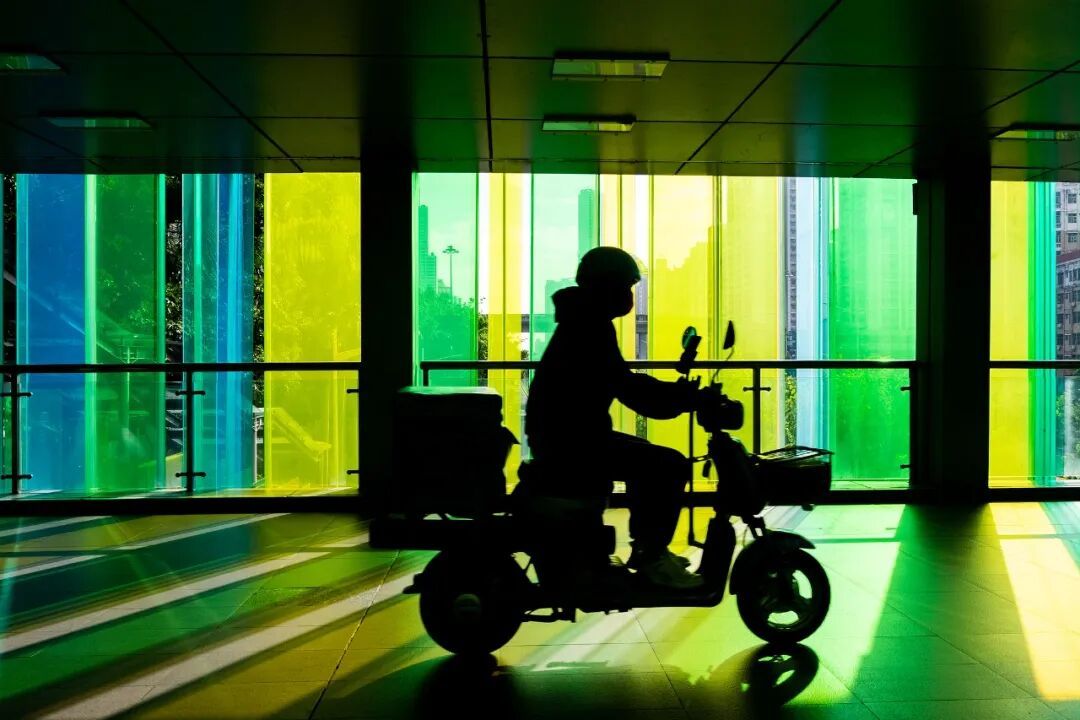 骑手日扣3元保费，猝死后理赔被拒？法院判了