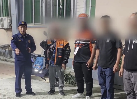 外卖小哥转身就走！半分钟后，Ta“发火”了