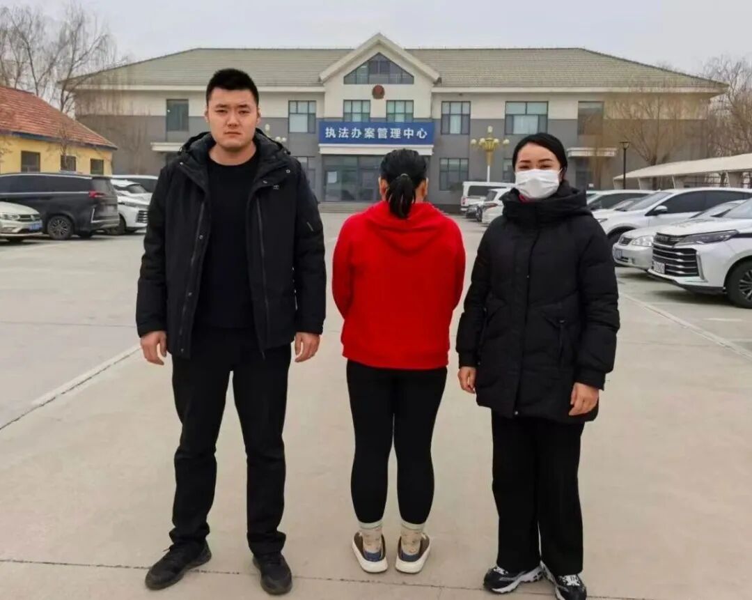 路边惊现“弃婴”?报警的“好心人”想要收养,警方:全抓了! 路边惊现“弃婴”?报警的“好心人”想要收养,警方:全抓了!