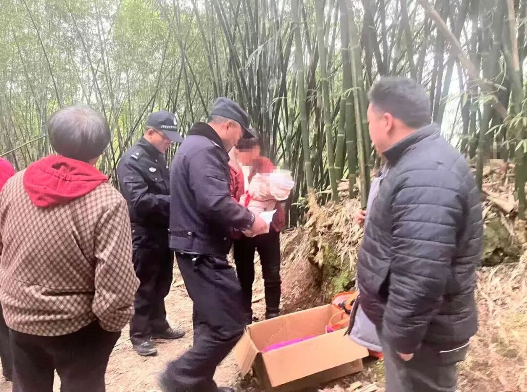 路边惊现“弃婴”?报警的“好心人”想要收养,警方:全抓了! 路边惊现“弃婴”?报警的“好心人”想要收养,警方:全抓了!