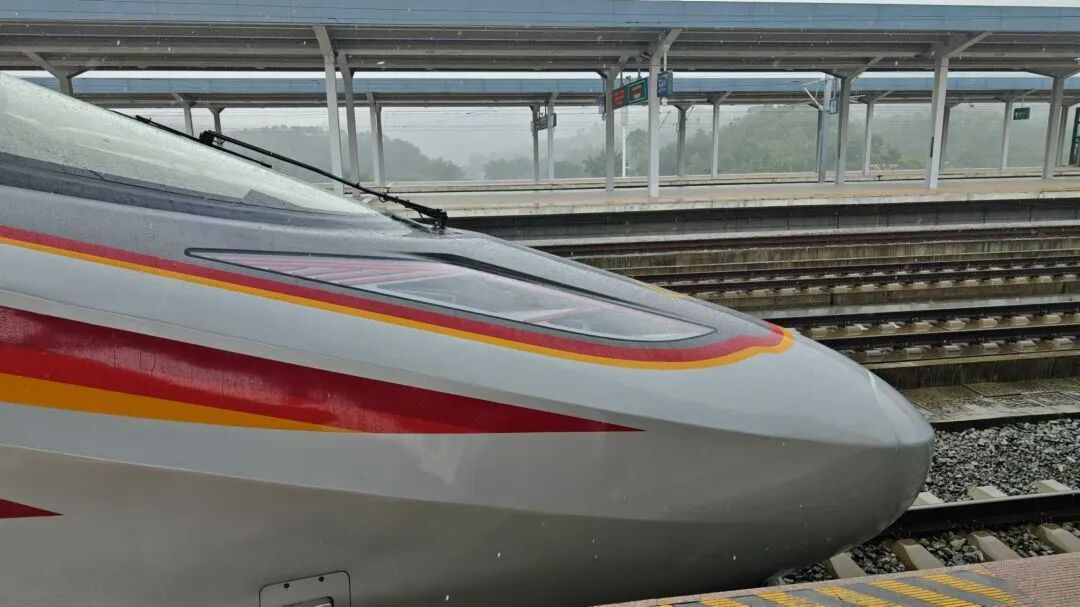 受暴雨影响，4月15日至16日国铁广州局部分列车停运