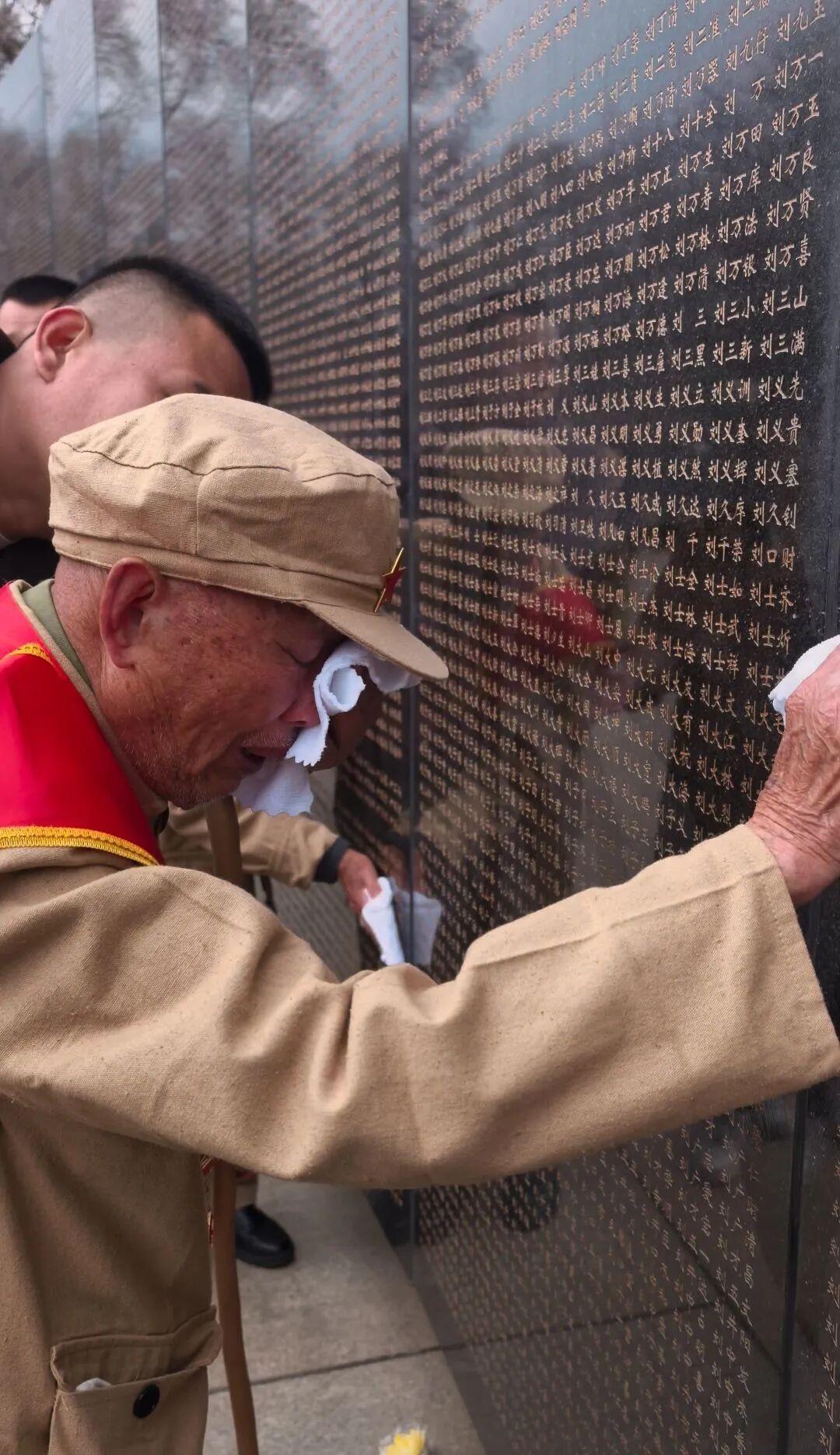 “不用算钱！老人家能来小店吃饭，是我们的荣耀”