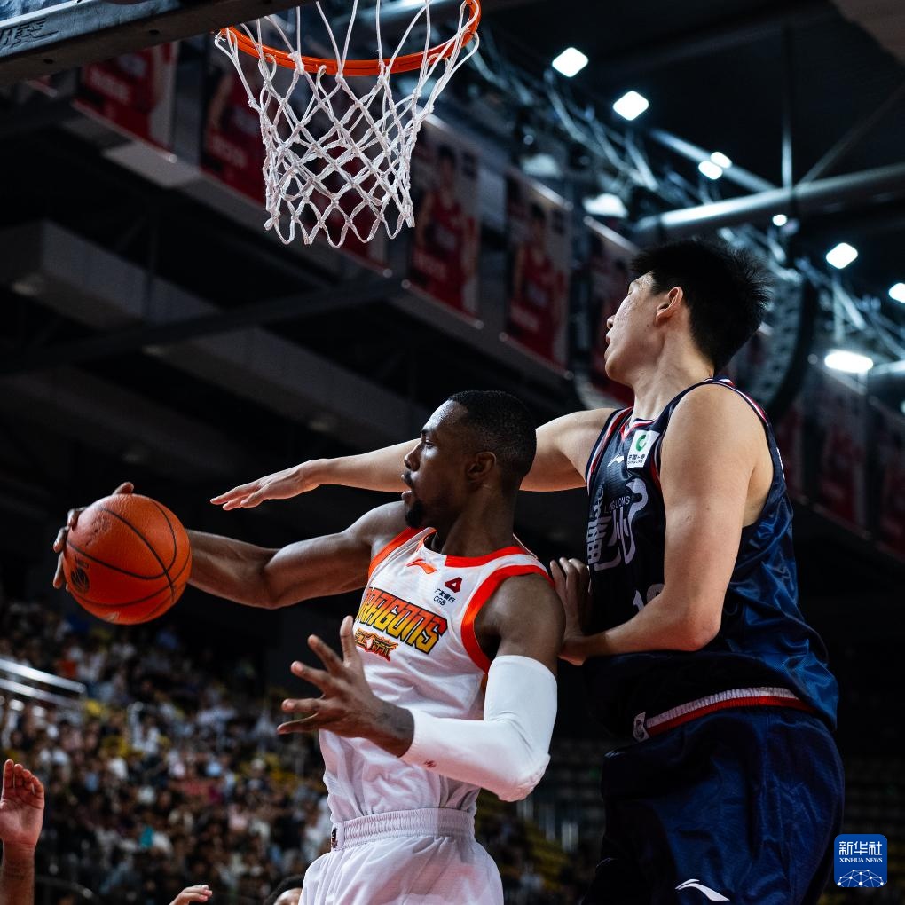 CBA常规赛：广州朗肽海本胜江苏肯帝亚