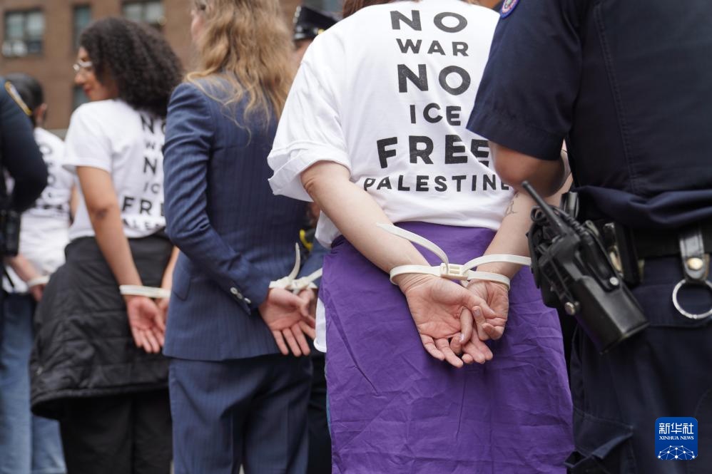 纽约民众举行抗议活动 纽约民众举行抗议活动