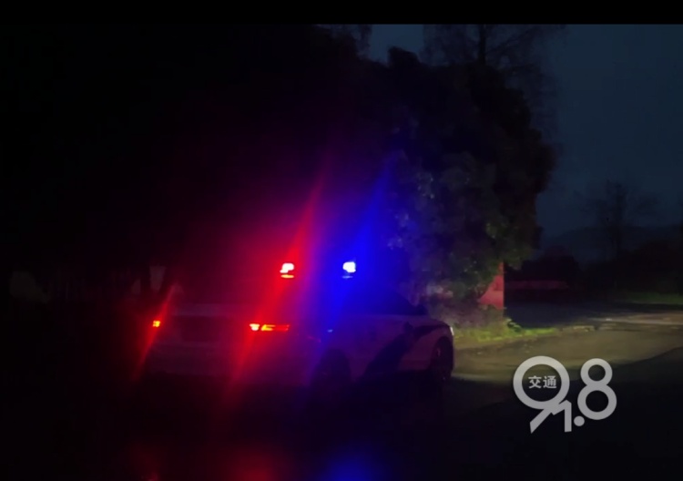 杭州独居老人徒步20公里后迷路，3天未进食被高速收费员收留