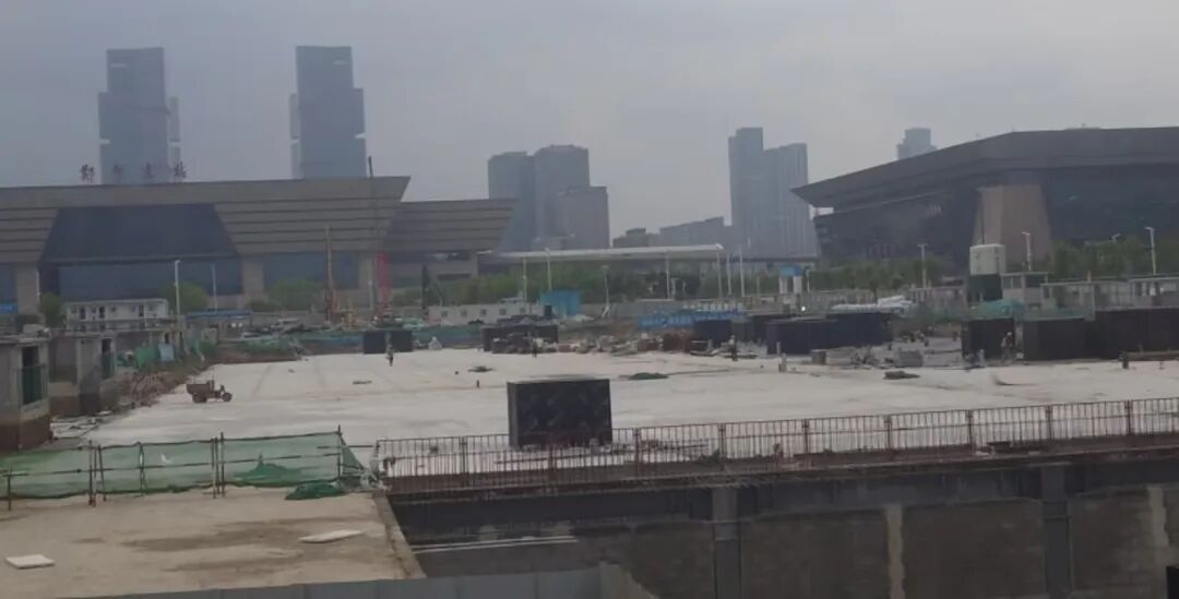 实探胖东来郑州店施工现场，前期工程基本收尾，“预计今年10月开业”