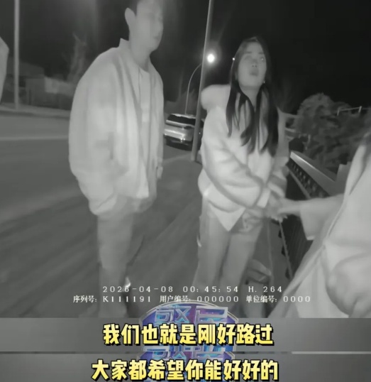 “你要是掉下去我肯定跳下去……”情绪崩溃年轻女子急坏路人和民警 “你要是掉下去我肯定跳下去……”情绪崩溃年轻女子急坏路人和民警