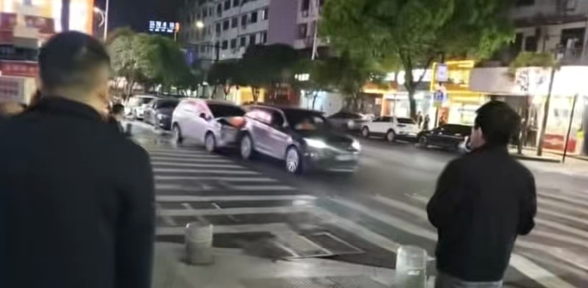 嫌疑人余某某（男，36岁），刑拘！当地警方通报：致2人受伤