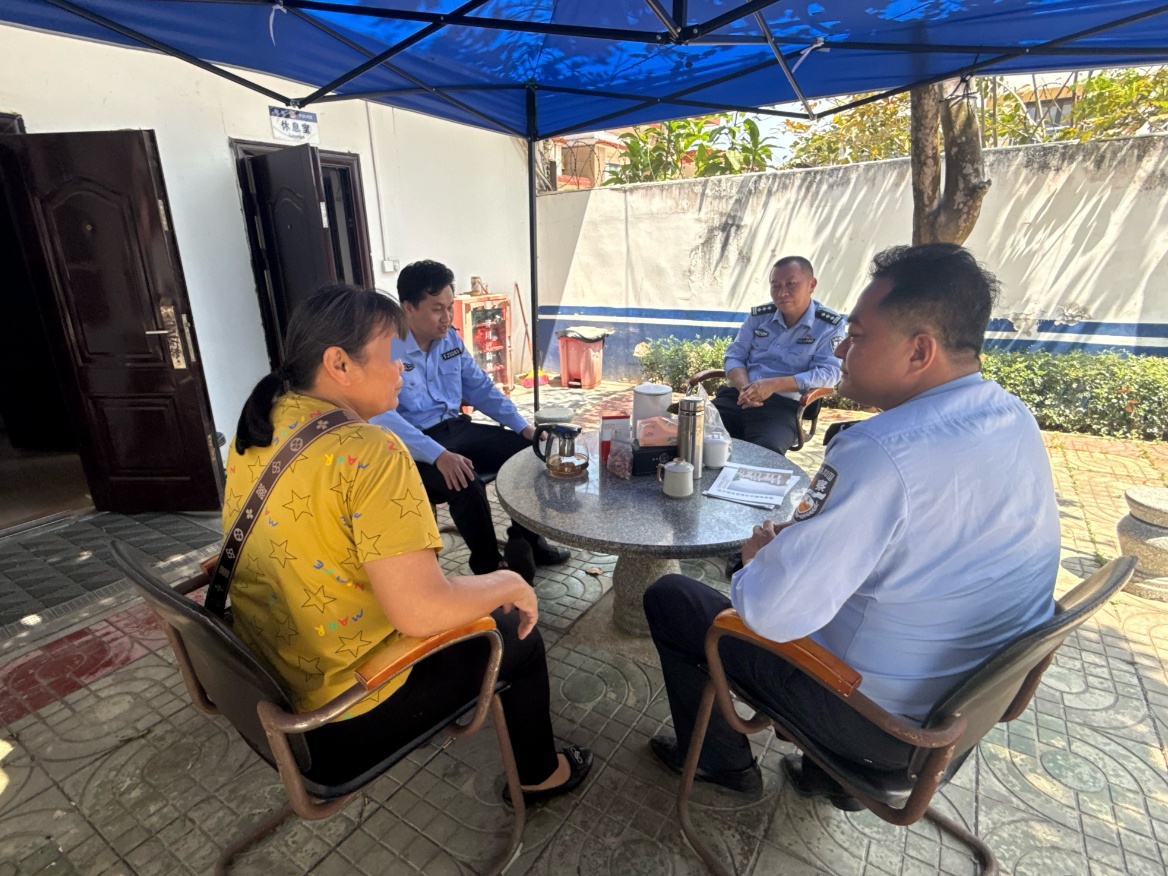 因生活费起纠纷，一女子住进前夫老家房子，民警介入……