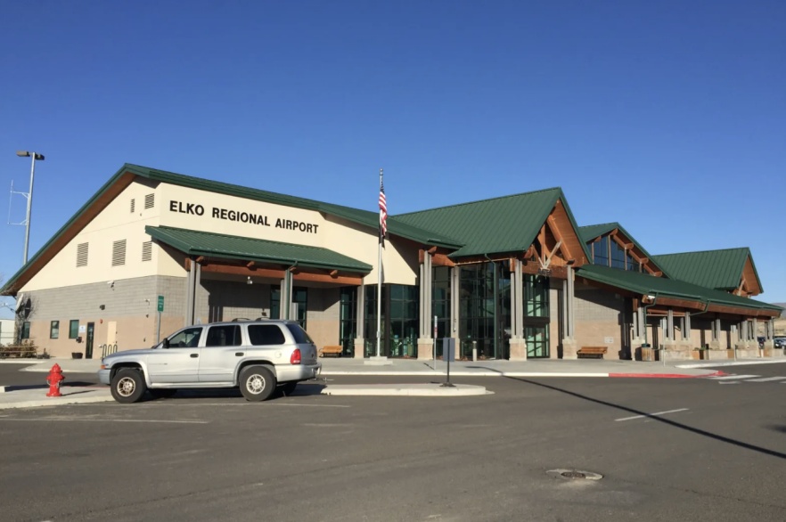 美媒：美国内华达州东北部一机场发生枪击事件，枪手死亡，一未成年人受伤