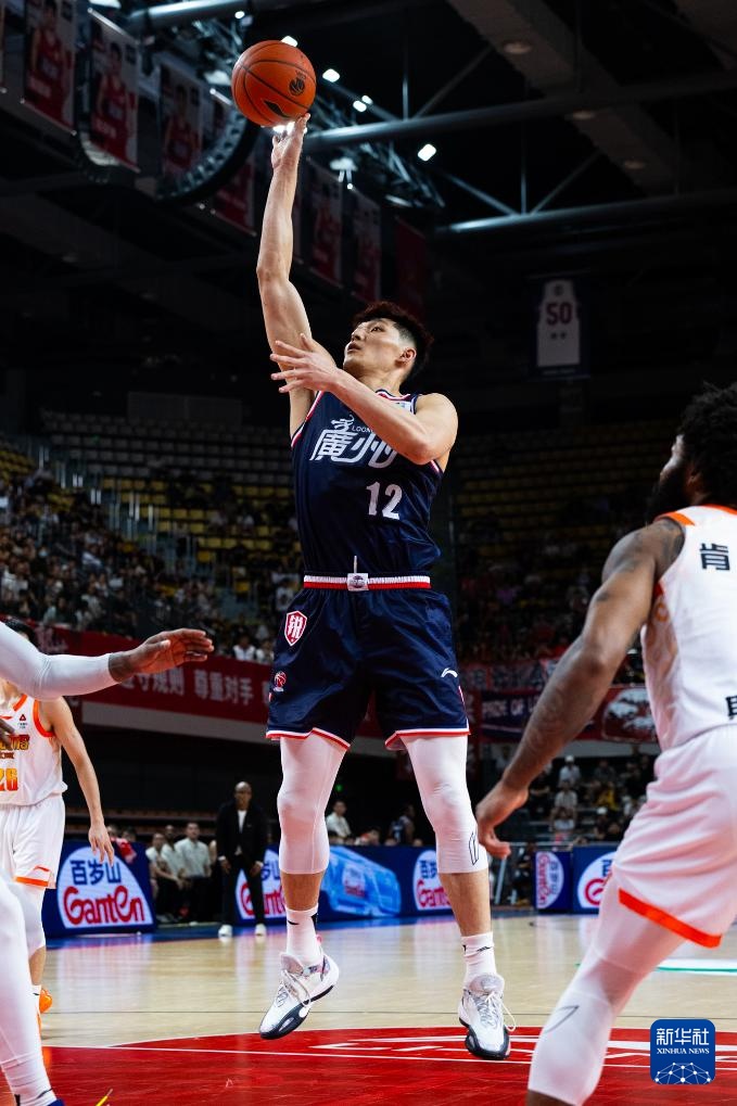 CBA常规赛：广州朗肽海本胜江苏肯帝亚
