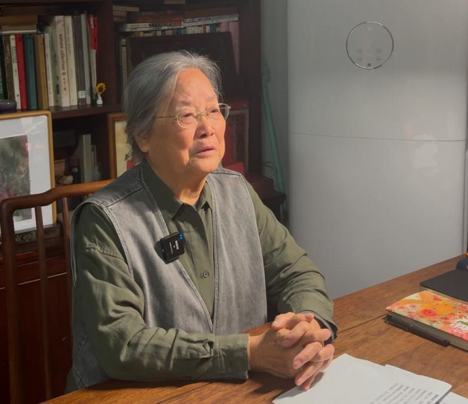 “宝藏奶奶”蔡皋捧起国际安徒生插画家奖,哽咽感言:希望世界成为春天不败的大花园 “宝藏奶奶”蔡皋捧起国际安徒生插画家奖,哽咽感言:希望世界成为春天不败的大花园