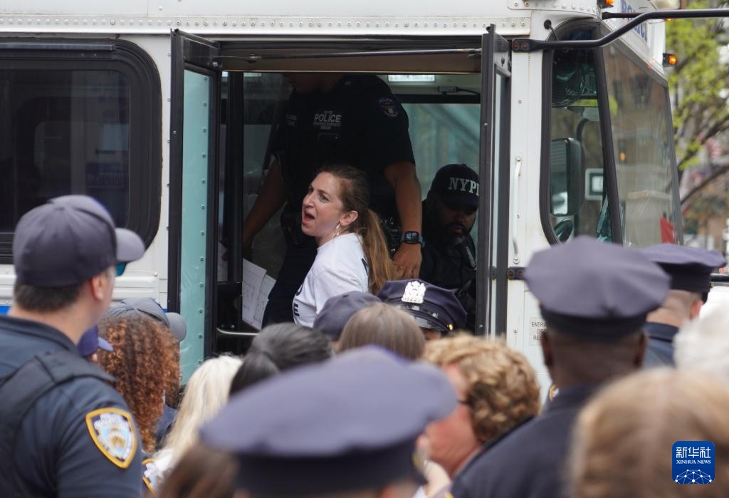 纽约民众举行抗议活动 纽约民众举行抗议活动