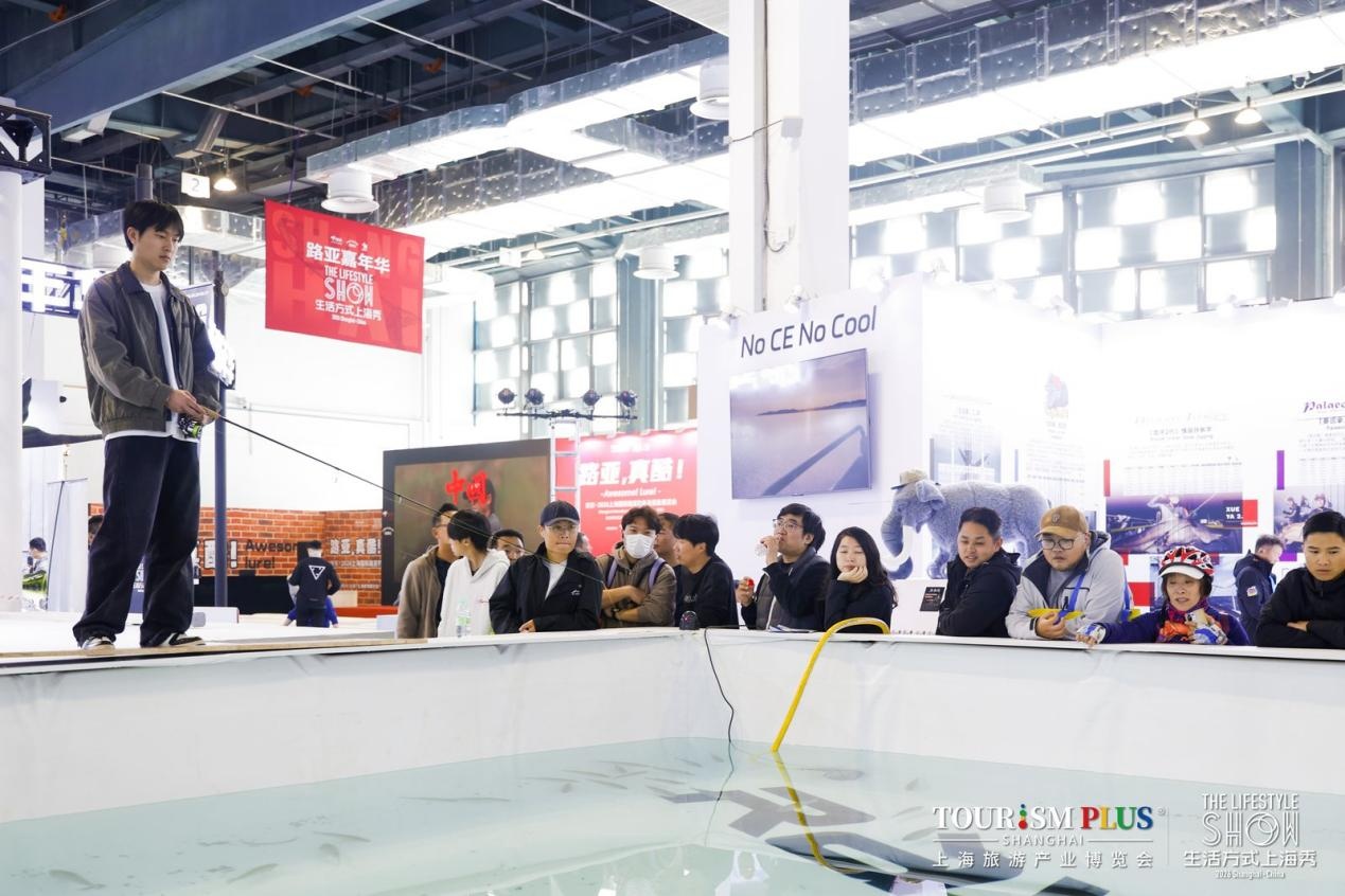 钓系青年，如何“钓”出500亿？