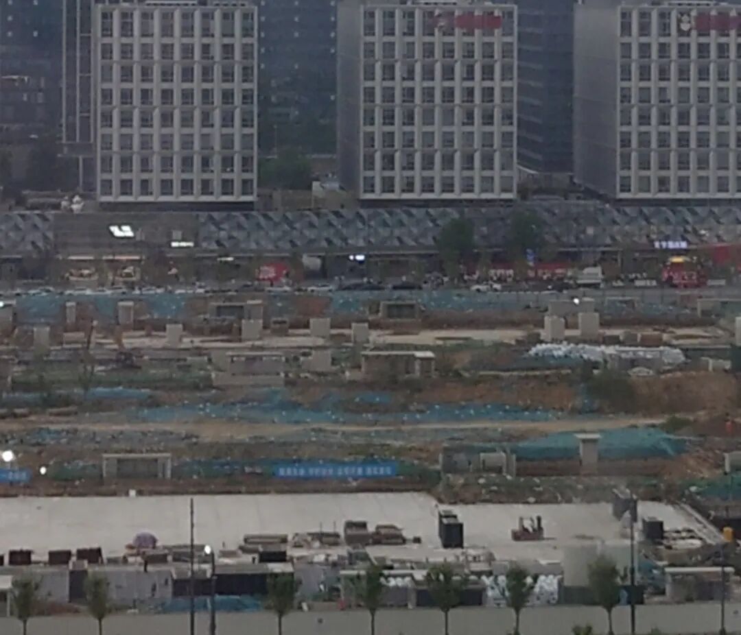 实探胖东来郑州店施工现场，前期工程基本收尾，“预计今年10月开业”