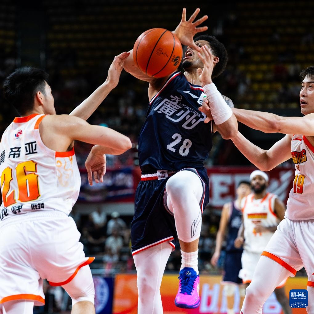 CBA常规赛：广州朗肽海本胜江苏肯帝亚