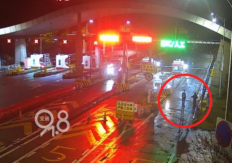 杭州独居老人徒步20公里后迷路，3天未进食被高速收费员收留