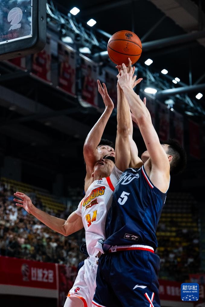 CBA常规赛：广州朗肽海本胜江苏肯帝亚