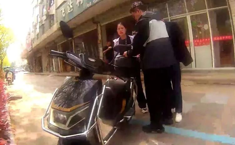 脱衣蒙面躲监控？天真，伸手必被抓！