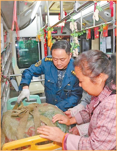 运送菜农30万人次!贵阳开通40条惠农惠民公交专线 运送菜农30万人次!贵阳开通40条惠农惠民公交专线