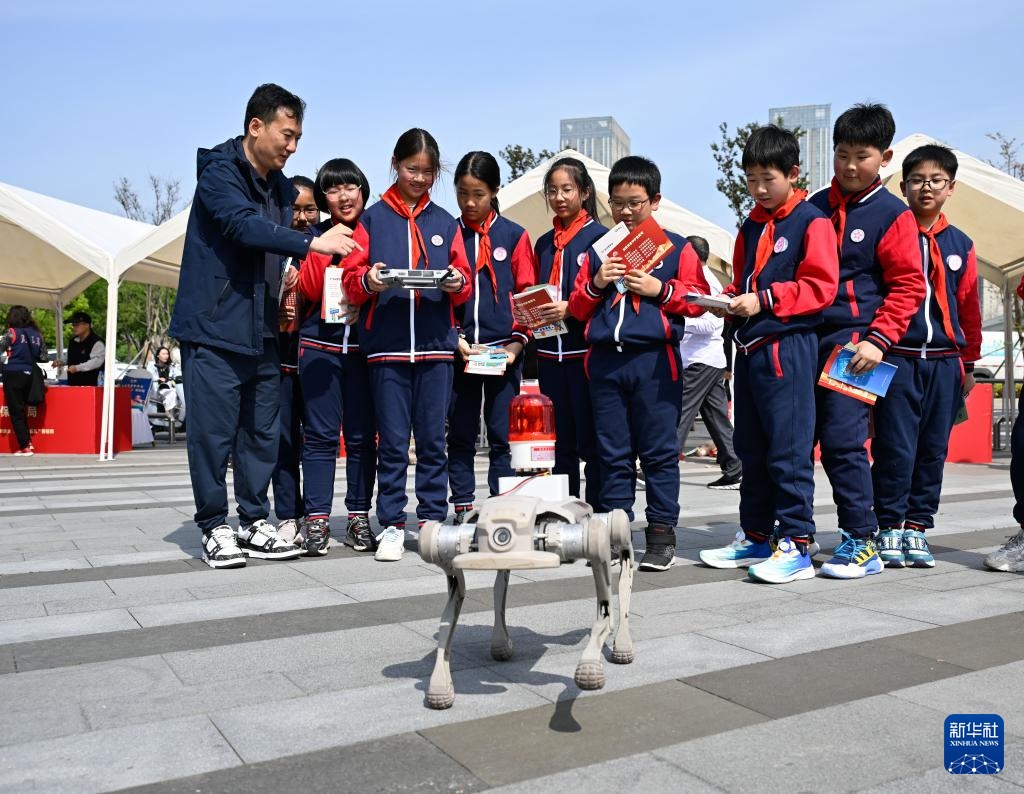 江苏昆山：心系国家安全 共筑平安家园