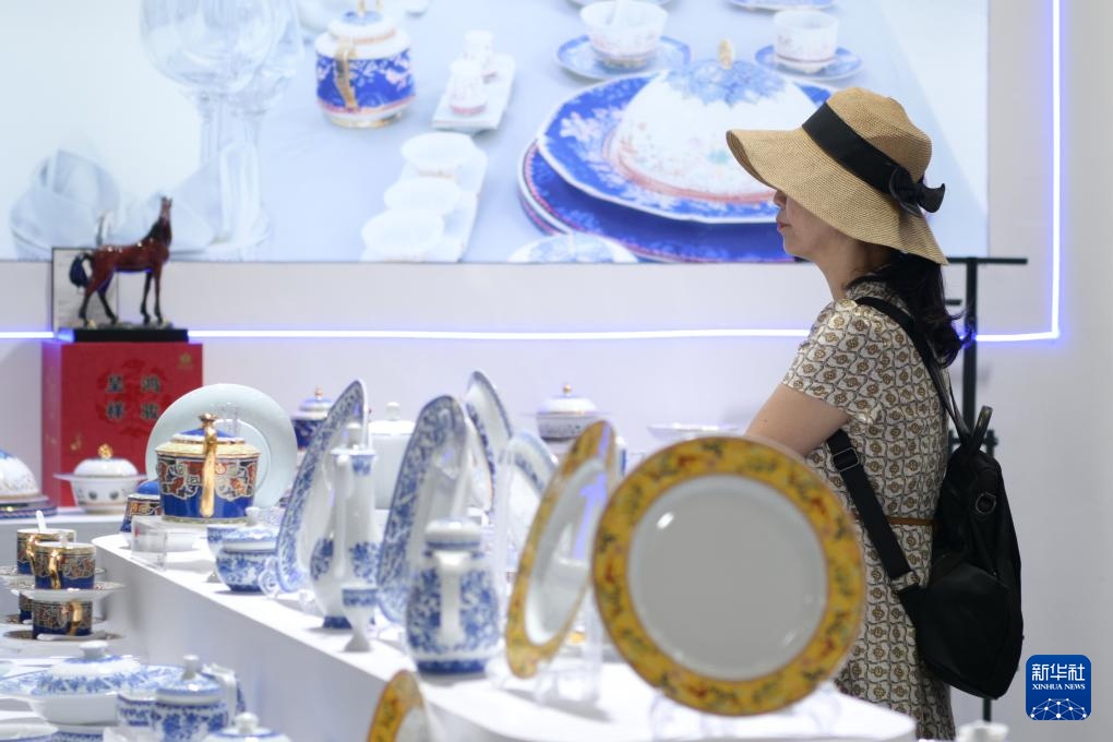 消博会上国潮焕新姿