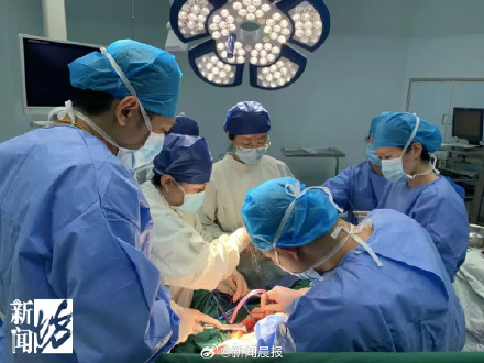 医生都惊了！上海一女子体内取出50颗重6斤子宫肌瘤