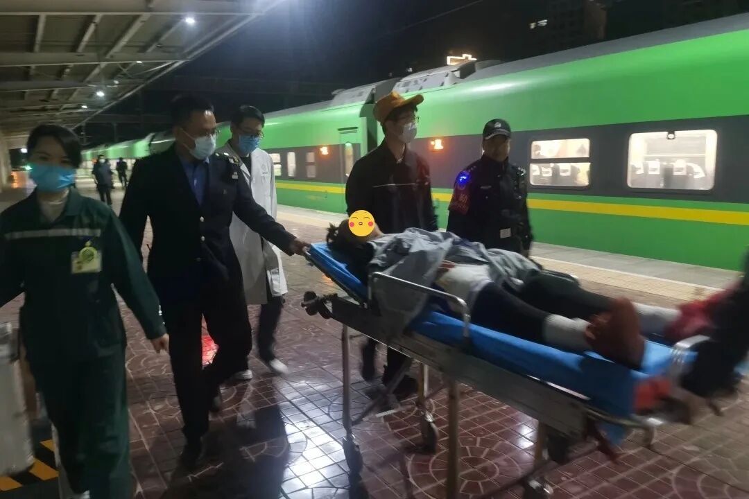 西安出发，C243次列车！临时停车，紧急救援！