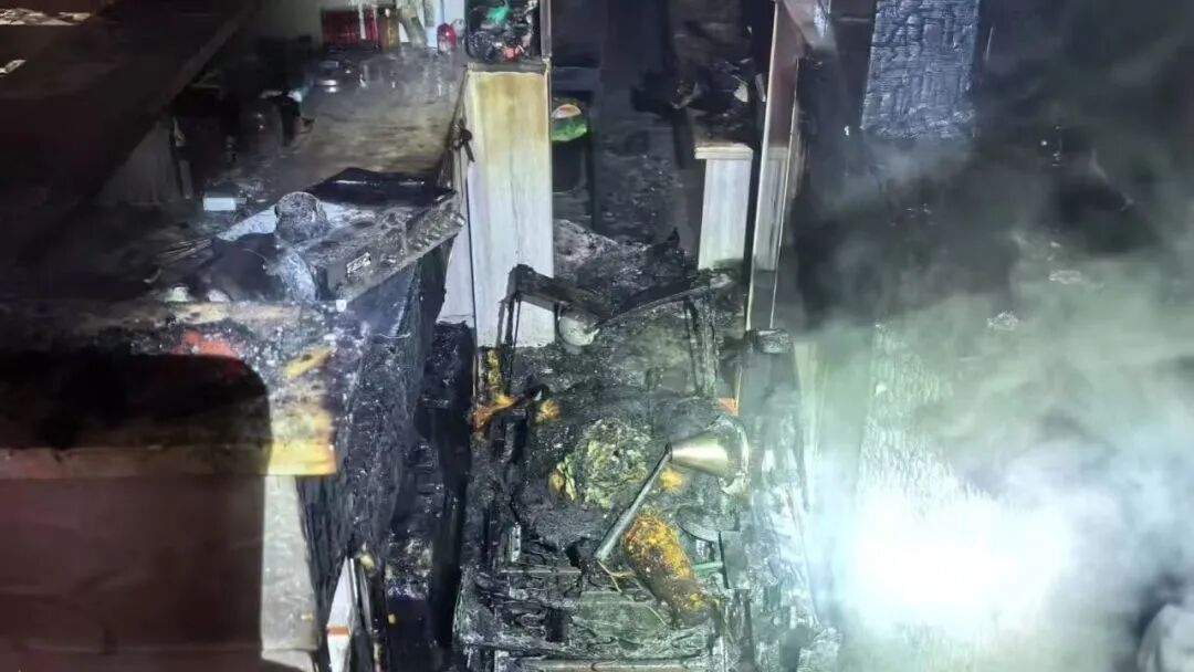 理疗店突发火情，竟是它在偷偷闯祸！