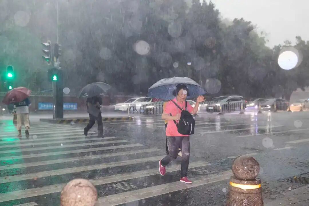 大雨、暴雨!广州又要疯狂“倒水”了 大雨、暴雨!广州又要疯狂“倒水”了