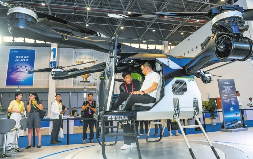 全球首款“陆地航母”、能导航的眼镜……从消博会看AI如何赋能美好生活