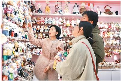 小包挂，何以成年轻人“心头好”？