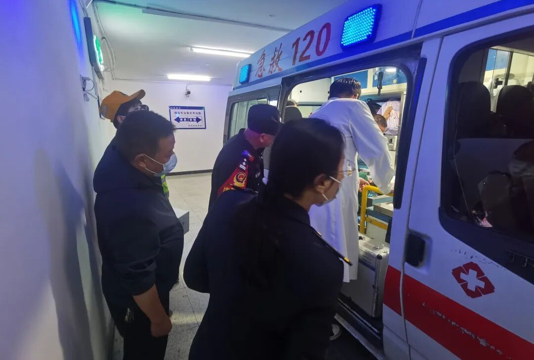 西安出发，C243次列车！临时停车，紧急救援！