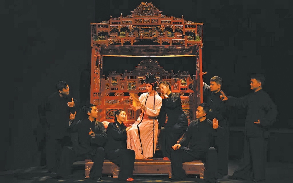 从偶像剧小生到梨园戏《红眠床》导演 曾龙:我是“梨园戏的孩子” 从偶像剧小生到梨园戏《红眠床》导演 曾龙:我是“梨园戏的孩子”