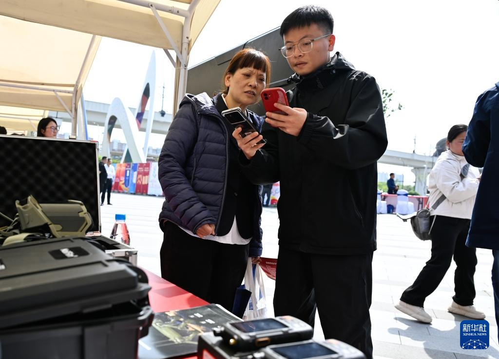 江苏昆山：心系国家安全 共筑平安家园