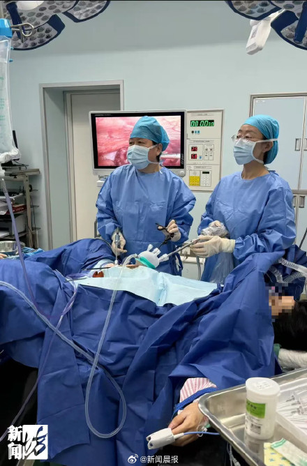 医生都惊了！上海一女子体内取出50颗重6斤子宫肌瘤