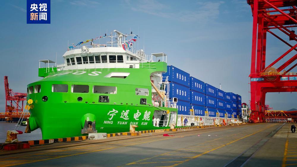我国首艘万吨级纯电动智能集装箱船正式投入商业运营