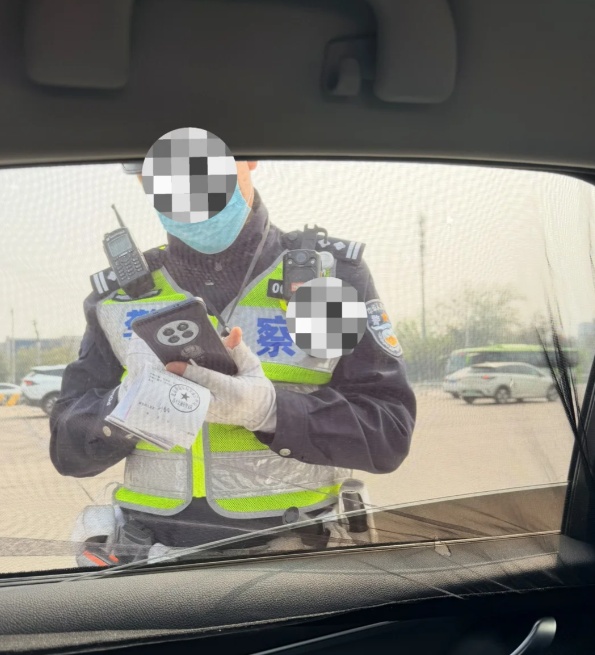 坐后座不系安全带，北京一市民晒出罚单！