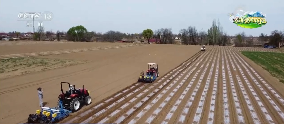 农业机械装上"北斗芯" 新质生产力赋能农业生产质效跃升 农业机械装上"北斗芯" 新质生产力赋能农业生产质效跃升