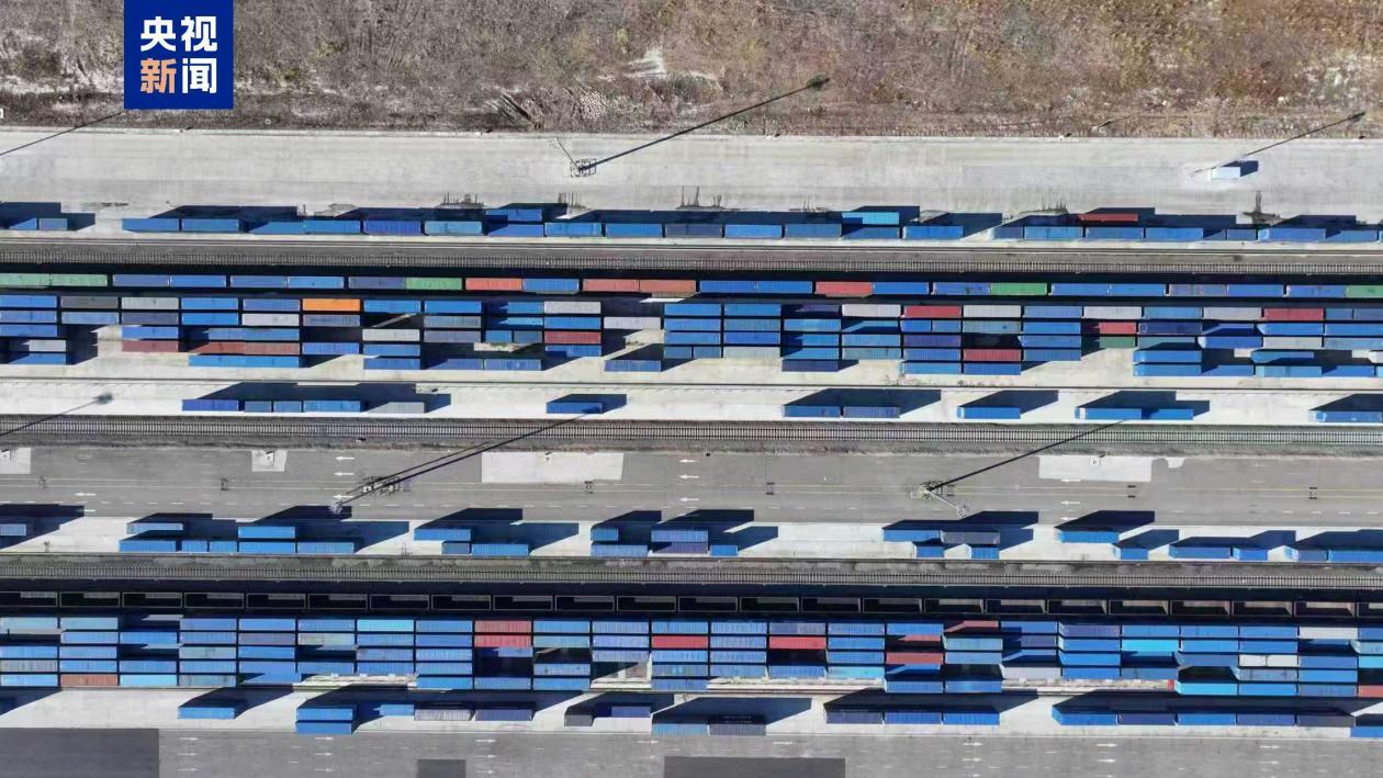 今年中欧班列“东通道”通行量突破2000列