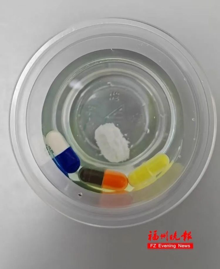 吃药掰开胶囊？用矿泉水服药？福州医生紧急提醒：有风险！