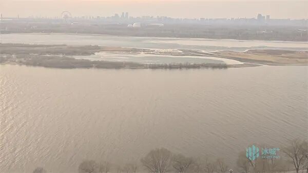 春风送暖，松花江现“倒流”奇观