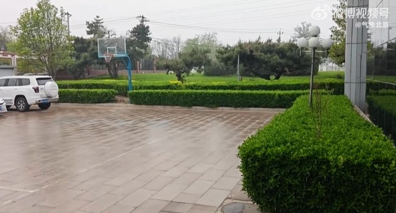 北京多区已经开始下雨!部分地区有雷阵雨!周末天气还要“变脸”—— 北京多区已经开始下雨!部分地区有雷阵雨!周末天气还要“变脸”——